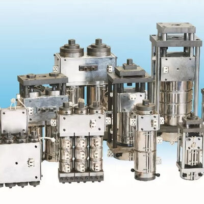 Buy Mirror Polish 42CrMo Die Head for Blow Molding Machines with Min 8 Years Life online manufacture